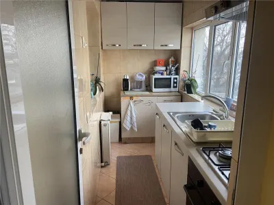Apartament 2 camere , cartier Sud , 56 mp , decomandat , renovat - foto 7