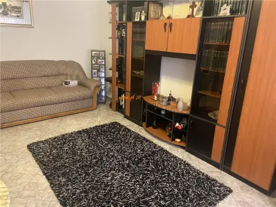 Apartament 4 camere , zona centrala -2 Stejari , decomandat , imbunatatit , mobilat - Focsani