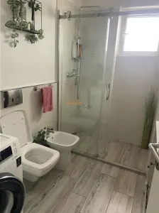 Apartament 3 camere , zona ultracentrala - Primaria Focsani, decomandat , renovat , mobilat si utilat integral - foto 12