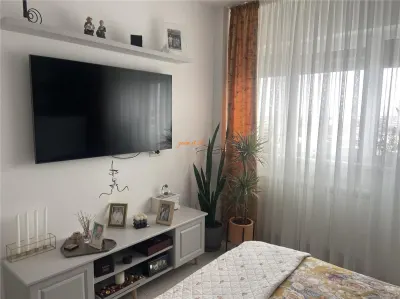 Apartament 3 camere , zona ultracentrala - Primaria Focsani, decomandat , renovat , mobilat si utilat integral - foto 3