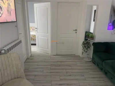 Apartament 3 camere , zona ultracentrala - Primaria Focsani, decomandat , renovat , mobilat si utilat integral - foto 8