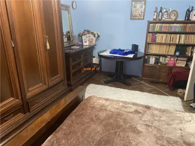 Apartament 3 camere ,zona Politia Judeteana Focsani , et 1/3 , decomandat - Focsani