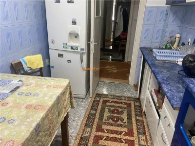 Apartament 3 camere ,zona Politia Judeteana Focsani , et 1/3 , decomandat - foto 5