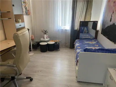 Apartament 3 camere ,zona Politia Judeteana Focsani , et 1/3 , decomandat - foto 6