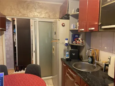 Apartament 2 camere , cartier Gara , parter , imbunatatit , mobilat si utilat, centrala termica proprie - foto 5