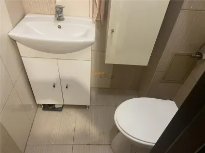Apartament 3 camere , zona centrala Inspectoratul Scolar,  et 4/4, decomandat , 70 mp , renovat  , partial mobilat , liber - foto 6