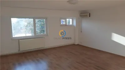 Spatiu comercial pretabil activitate de birou, etaj doi, centrala si aer conditionat - Pitesti