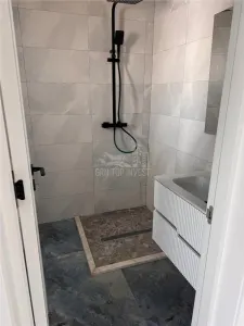Casa cu 4 camere si 3 bai pretabila birouri in Sura  Mare - foto 11