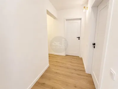 Apartament 3 camere decomandat 2 bai balcon pivnita zona Strand - foto 6