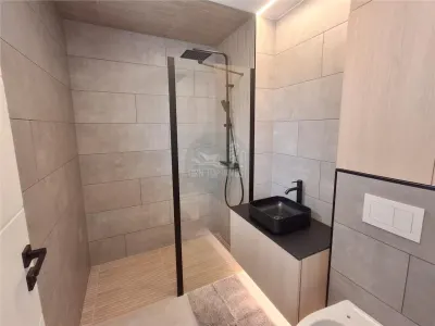 Apartament de LUX  2 camere decomandat pivnita zona Strand - foto 10