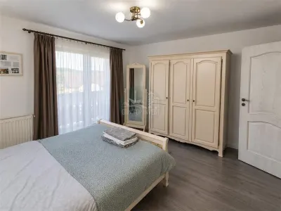Casa individuala 6 camere pivnita 200mp curte zona Selimbar - foto 18