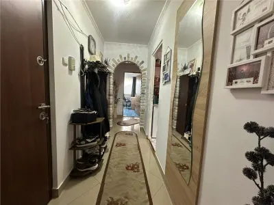 Apartament 3 camere decomandat zona Vasile Aaron - foto 4