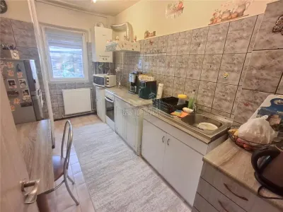 Apartament 3 camere decomandat 2 balcoane pivnita zona Valea Aurie - foto 4