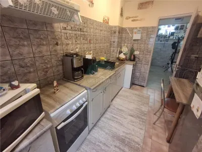 Apartament 3 camere decomandat 2 balcoane pivnita zona Valea Aurie - foto 9