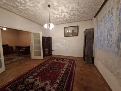 Casa 4 camere pivnita curte individuala Zona Lazaret - foto 5