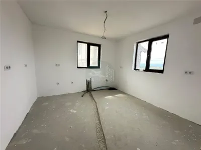 Casa individuala 4 camere 2 bai si garaj curte 500mp Sura Mare - Sura Mare