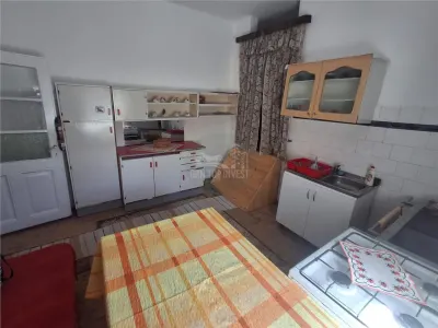 Apartament la casa 2 camere pivnita  100mp gradina zona Lazaret - foto 14