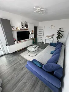 Apartament modern 3 camere balcon pivnita zona Semaforului - foto 2