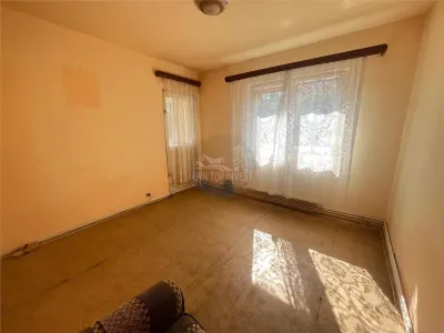 Apartament 2 camere decomandat balcon pivnita zona Vasile Aaron - Sibiu