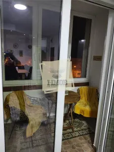 Apartament 4 camere cu balcon si pivnita zona Vasile Aaron - foto 9