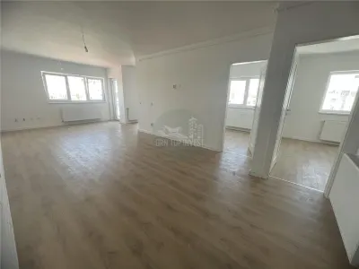 Apartament 4 camere 2 bai cu balcon si parcare pe Doamna Stanca - Sibiu