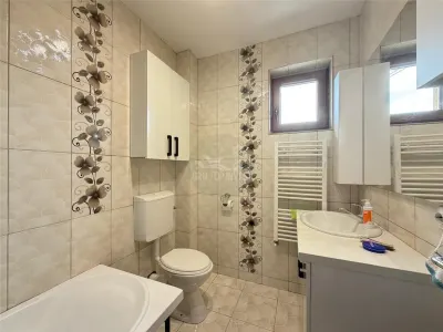 Apartament 2 camere balcon si parcare zona Gusterita - foto 9