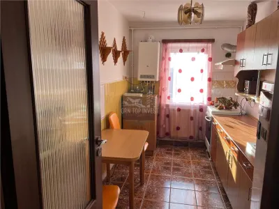 Apartament decomandat 3 camere etaj intermediar Vasile Aaron - foto 2