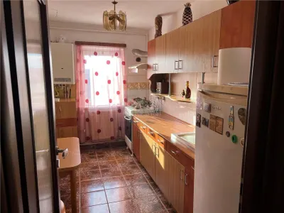 Apartament decomandat 3 camere etaj intermediar Vasile Aaron - foto 8