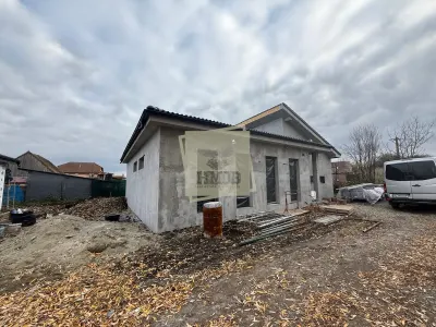 Casa individuala cu 4 camere 3 bai si 390 mp teren in Sura Mica - Sura Mica