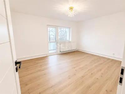 Apartament 3 camere decomandat 2 bai balcon pivnita zona Strand - Sibiu