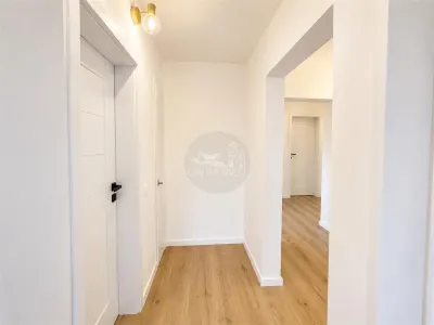 Apartament 3 camere decomandat 2 bai balcon pivnita zona Strand - foto 7