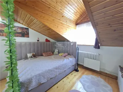 Apartament 3 camere la casa curte pivnita parcare zona Centrala - foto 7