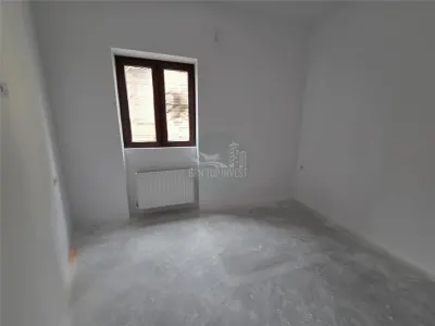 Apartament cu o camera decomandat pivnita zona Centrala - Sibiu