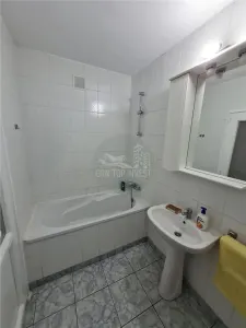Garsoniera decomandata balcon pivnita zona Autogara Turnisor - foto 7