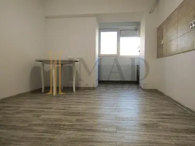 Vanzare apartament et 1, 4 cam 125 mp, complet renovat in Targoviste. - foto 8