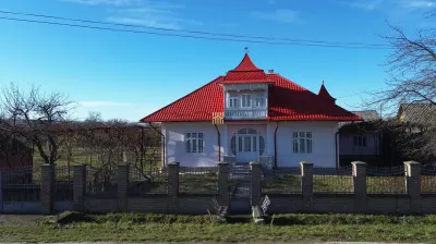 Casă Tradițională de Vânzare în Bucovina Sasca | 180 mp Utili | 6 Camere | 2.500 mp Teren | Beci din Piatră | Drum Asfaltat | Comision 0 - Sasca Mica