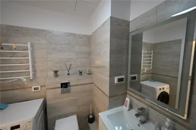 Apartament 3 camere de închiriat în Suceava  Ultracentral | Bloc Nou | Parcare Subterană | Încălzire în Pardoseală | Aer Condiționat - foto 8