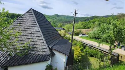 Casa Traditionala din lemn, in Bucovina! Zona Turistica - Cacica! - foto 14