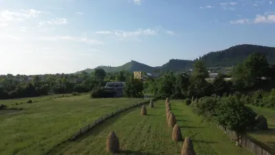 Teren 10304 mp cu casa locuibila In Bucovina Zona Manastire Slatina! De vanzare! 0727817187 - foto 2