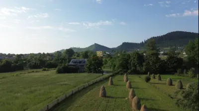 Teren 10304 mp cu casa locuibila In Bucovina Zona Manastire Slatina! De vanzare! 0727817187 - foto 5