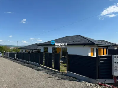 Casa Parter – 3 dormitoare, 2 bai, 92 mp utili – Zona Horpaz - Horpaz