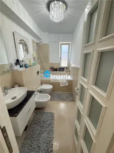 Vila premium de vanzare in Copou – 320 mp | 4 niveluri | 4 suite | 6 bai | Mobilata si utilata complet - foto 20