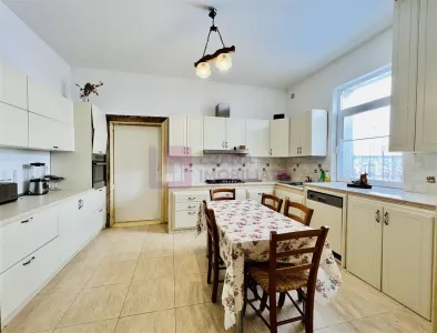 Casa in Sibiu - cartier Lazaret - teren 900 mp, cu pivnita si pod - Sibiu