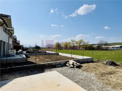 Casa individuala NOUA | 5 camere | Sura Mare | teren 340 mp - foto 4