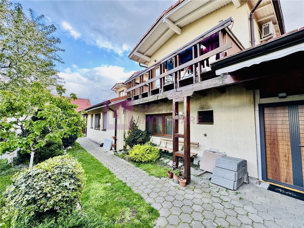 Casa de vanzare Piata Cluj | teren 336 mp | doua apartamente si anexe - Sibiu