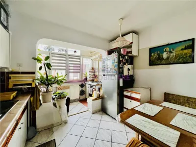 Apartament cu 3 camere | Vasile Aaron | decomandat | pivnita si boxa - foto 2