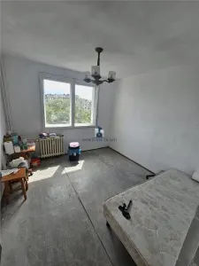Apartament 3 camere Semidecomandat  Pta. Sudului - foto 1
