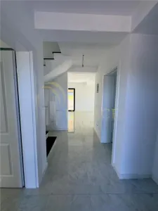 Vila individuala de vanzare in Barnova, zona retrasa si linistita - foto 6