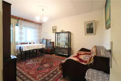 Apartament de 3 camere decomandat, etaj 2,  Podu Ros, Liceul Racovita - Iasi