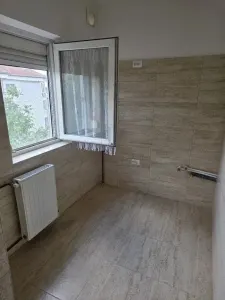 LIPOVEI - APARTAMENT 1 CAMERA - mobilat, utilat, semidecomandat - foto 4